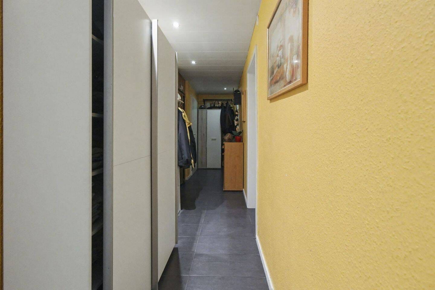 Immobilie in Kamp-Lintfort - Attraktive 4-Zimmer-Wohnung mit 2 Balkonen auf der Sonnenseite - Bild 2