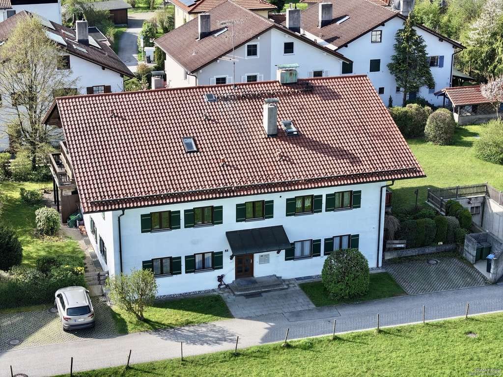 Immobilie in Chiemsee - Ihr Rückzugsort in Prien am Chiemsee – geräumige 2-Zimmer-Wohnung in kleiner Wohnanlage. - Bild 2