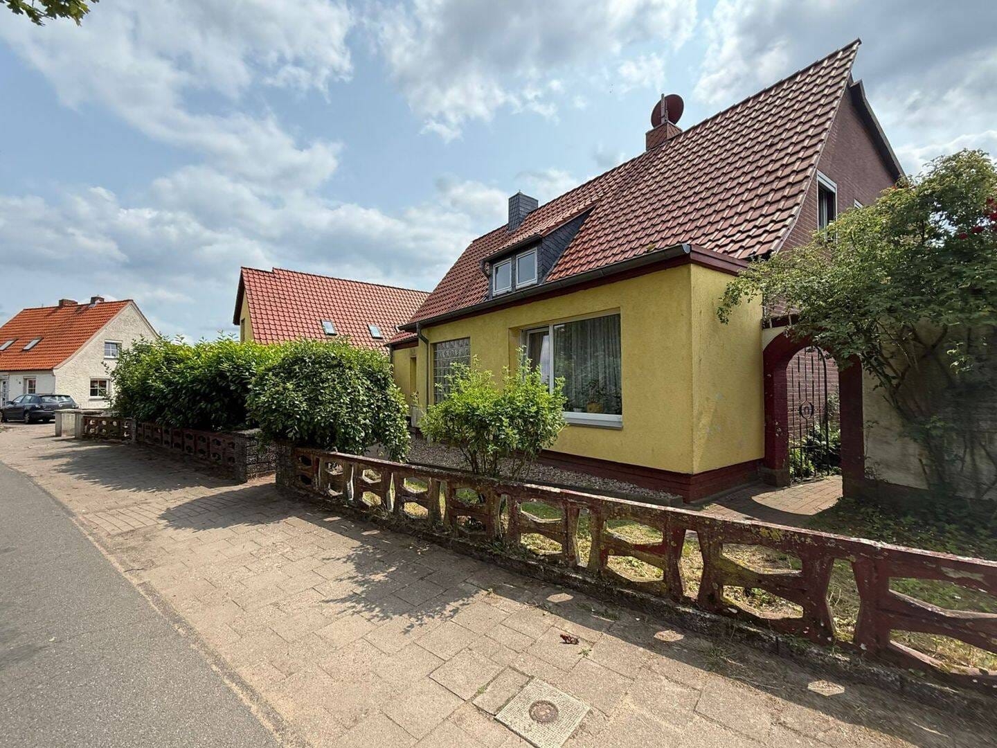 Immobilie in Heemsen - Gepflegtes Mehrfamilienhaus mit 7 Wohneinheiten & optionalem Baugrundstück in Heemsen - Bild 0