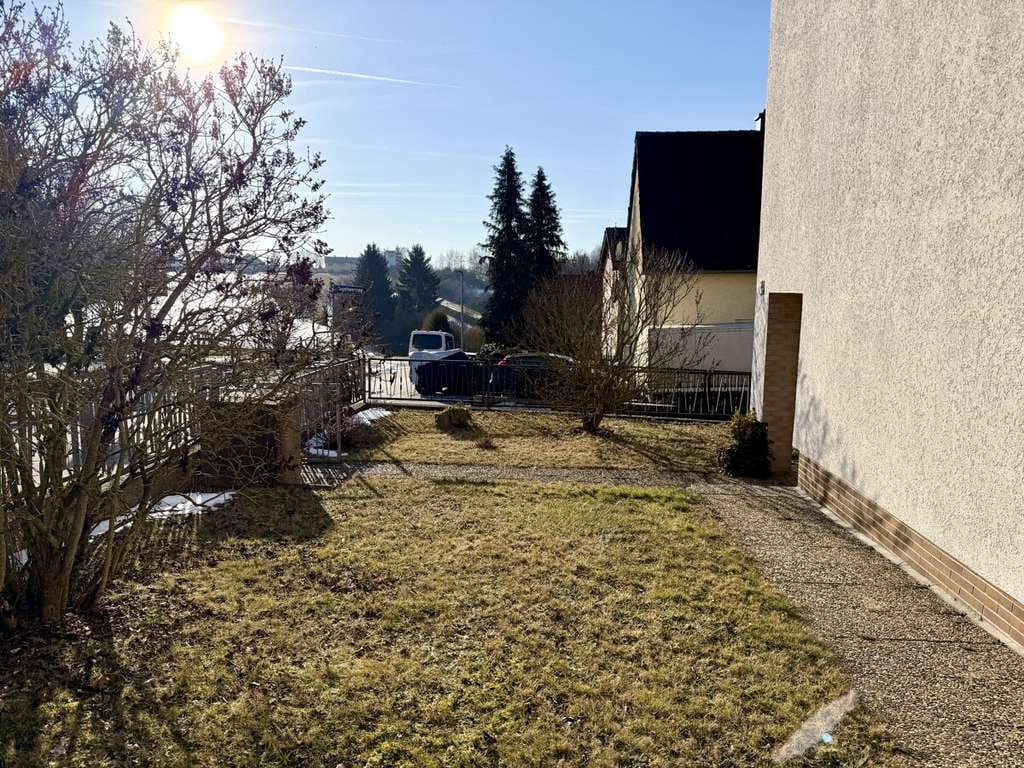 Immobilie in Regensburg - Renovierungsbedürftiges Zweifamilienhaus mit flexiblen Nutzungsmöglichkeiten in ruhiger Traumlage! - Bild 4