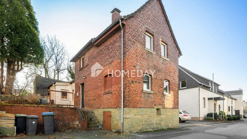 Immobilie in Werl - Historisches Einfamilienhaus von 1860 mit Innenhof, Balkon und viel Gestaltungspotenzial - Bild 0