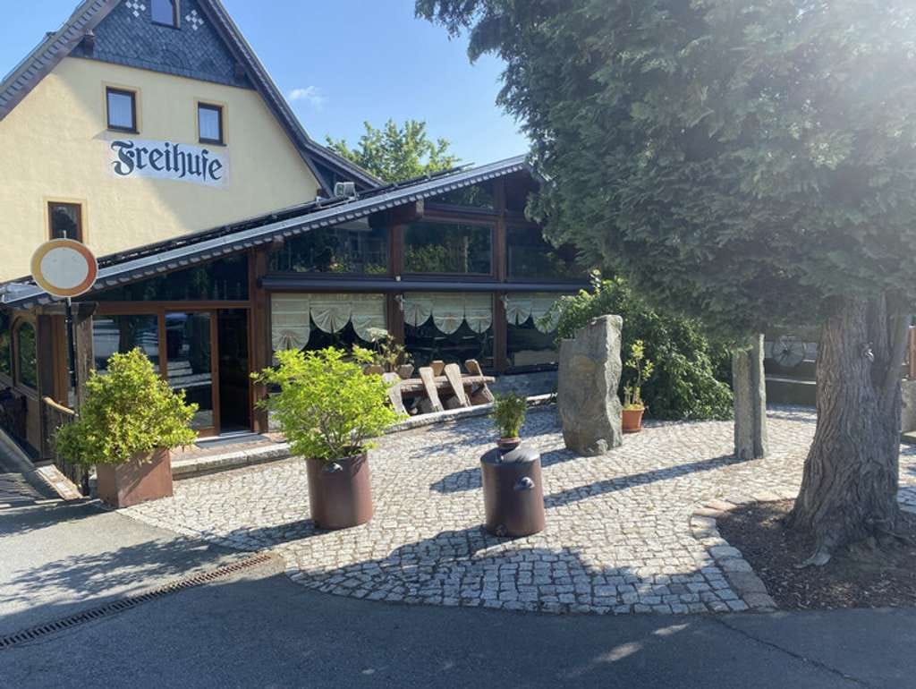 Immobilie in Neukirch/Lausitz - ehemalige, sehr beliebte Gaststätte, auch als Einfamilienhaus oder Mehrgenerationenhaus nutzbar - Bild 0