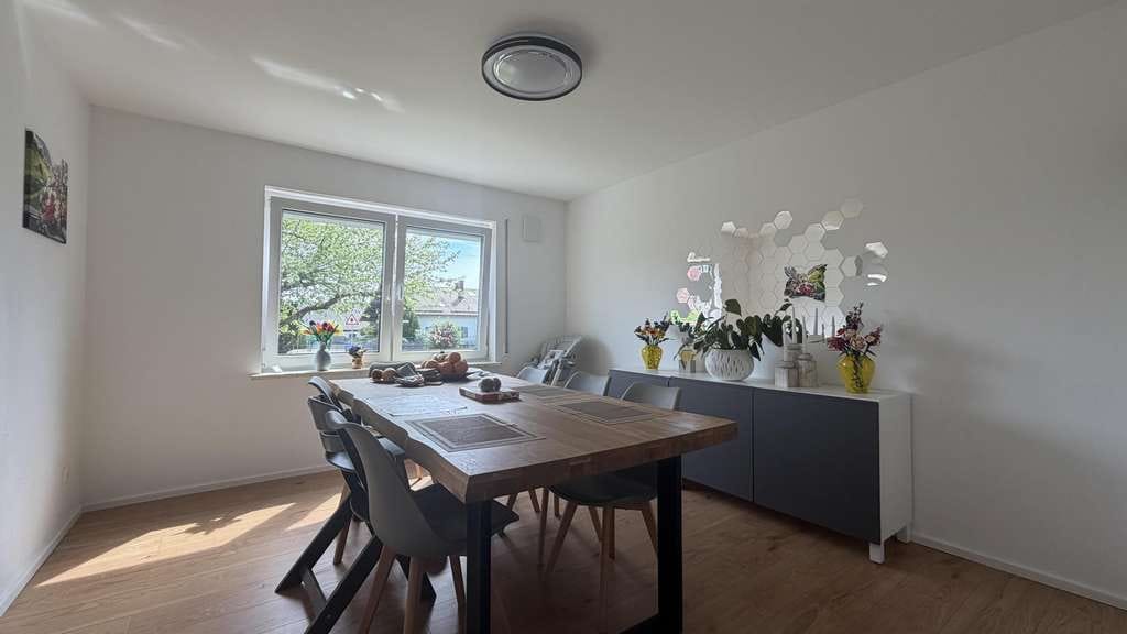 Immobilie in Bodenkirchen - Charmantes Einfamilienhaus mit großzügigem Wohnbereich & Traumgarten - Bild 3