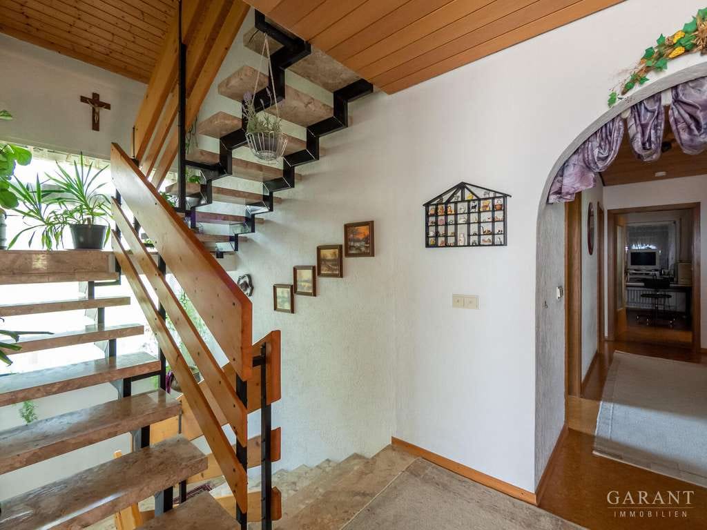 Immobilie in Laichingen - *Großes Einfamilienhaus mit wunderschönem Garten und Doppelgarage in Machtolsheim* - Bild 3