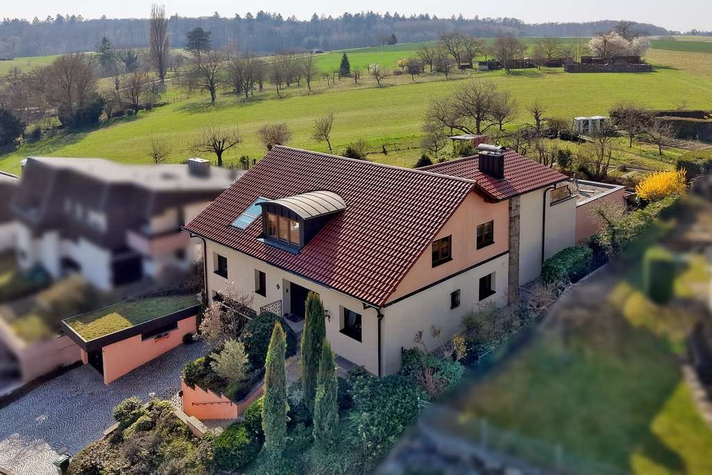 Immobilie in Bruchsal - Wohnen in höchster und bester Lage: 1-2-Familienhaus mit herrlicher Fernsicht direkt am Ortsrand - Bild 0