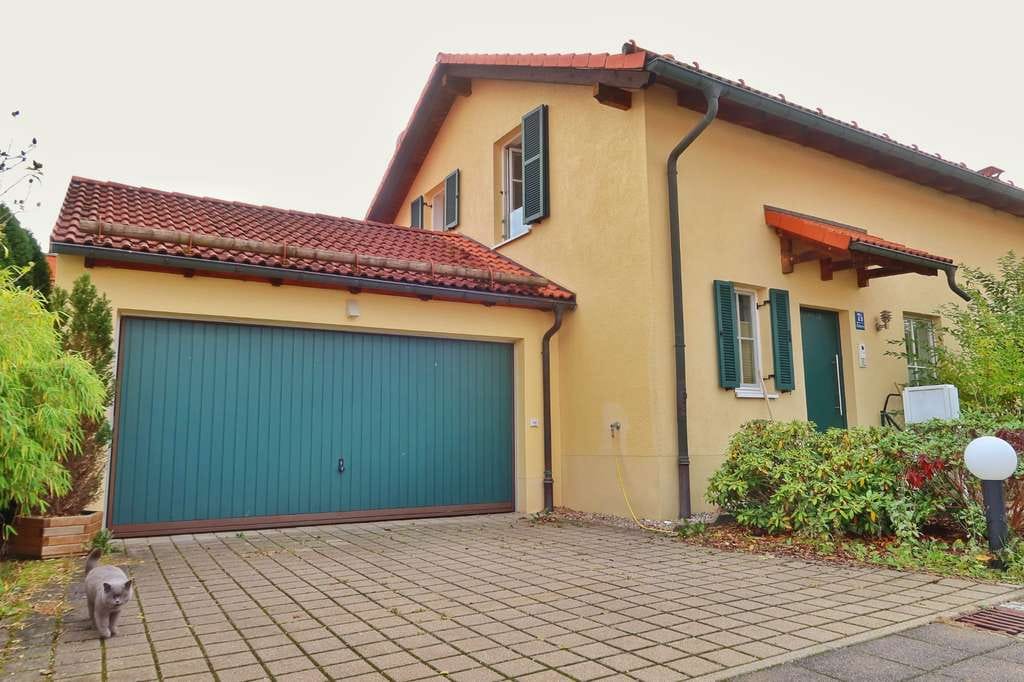 Immobilie in Straßlach-Dingharting - Lichtdurchflutetes geräumiges Landhaus in idyllischer Bestlage des Münchener Südens - Bild 3