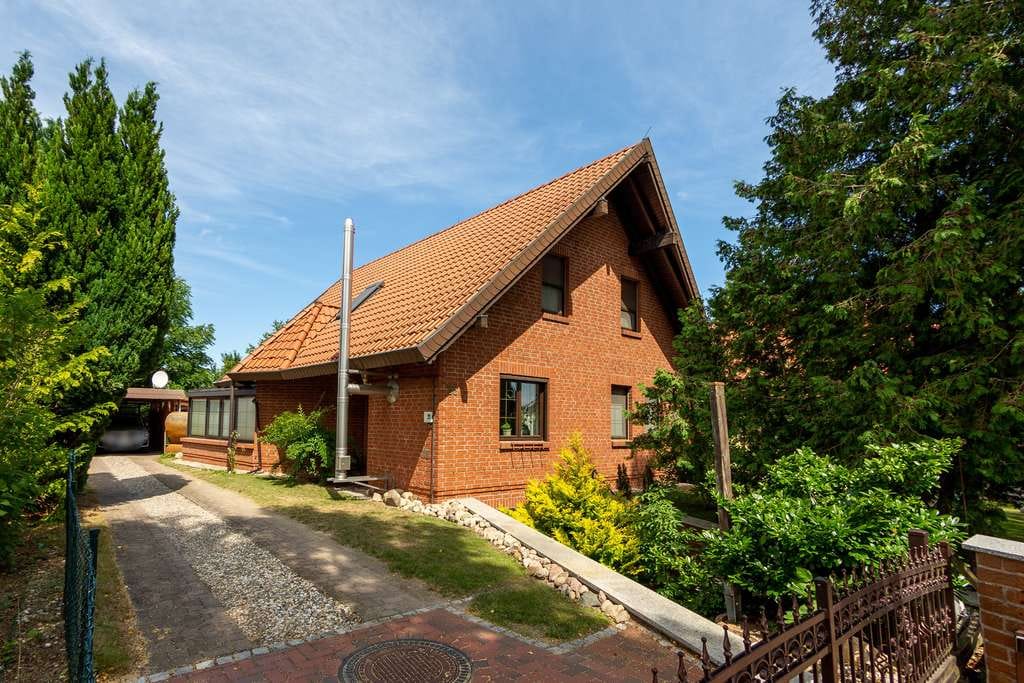 Immobilie in Plau am See - Wohnglück in Seenähe – Großzügiges Einfamilienhaus mit Top-Ausstattung, Garten und Carport in Plau a - Bild 1