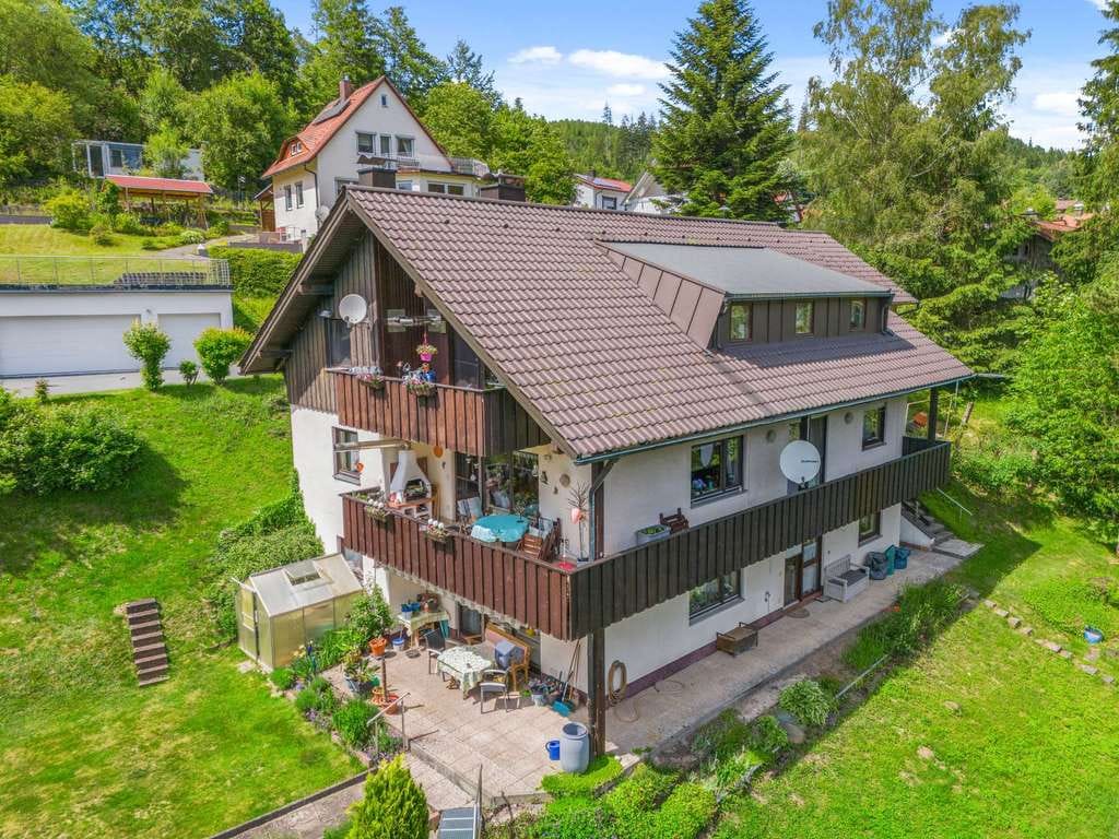 Immobilie in Warmensteinach - Einmalig gepflegtes Zweifamilienhaus mit idyllischen Ausblick in Warmensteinach - Bild 3