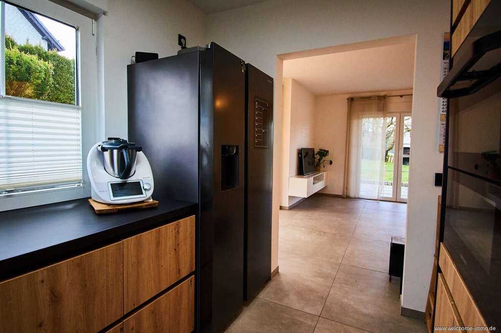 Immobilie in Bestwig - Einziehen und Wohlfühlen – Modernes Einfamilienhaus mit Kamin, Garten & Balkon - Bild 3