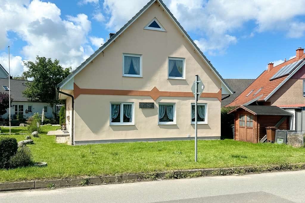 Immobilie in Hohenkirchen - Großzügiges Wohnhaus direkt an der Ostsee – ideal für Familien, Mehrgenerationen und Kapitalanleger - Bild 2