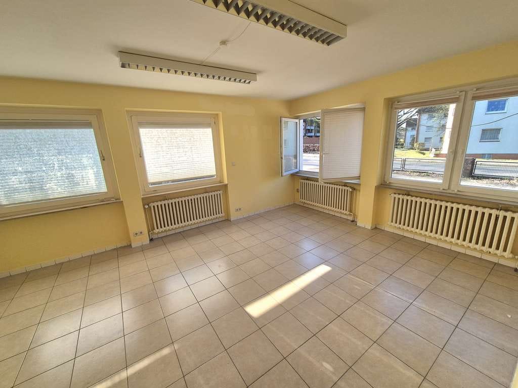 Immobilie in Großensee - Attraktives Wohn- und Geschäftshaus in Trittau – perfekter Mix aus Sichtbarkeit und ruhigem Wohnen - Bild 3