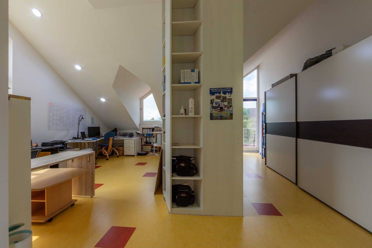 Immobilie in Tuttlingen - Wohnen und Arbeiten unter einem Dach - Vielseitiges Einfamilienhaus in Top-Lage von Fridigen an der Donau  - Bild 4