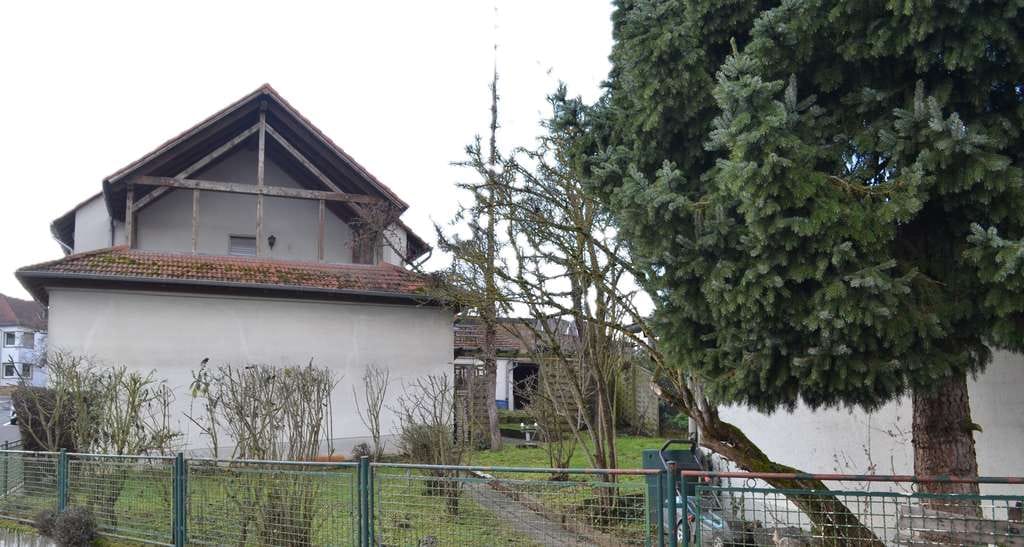 Immobilie in Duchroth - Teilmodernisiertes Wohnhaus, Dachterrasse mit unverbaubarer Aussicht, Garten und Garage - Bild 1