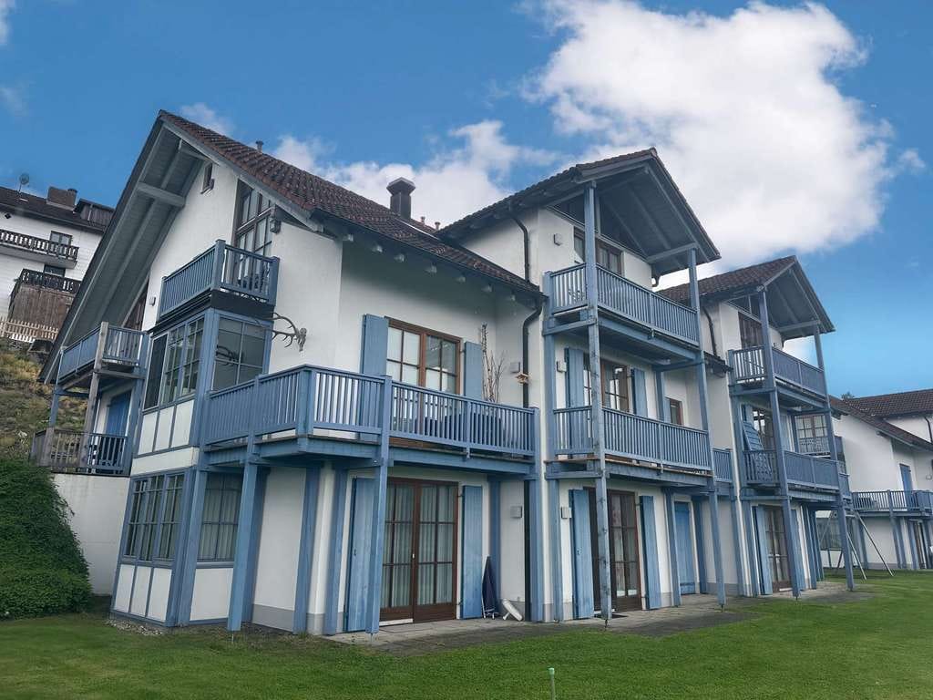 Immobilie in Schöfweg - Kompakt & Idyllisch: Traumhaft sanierte Ferienwohnung mit Terrasse, Einbauküche und Garage - Bild 0