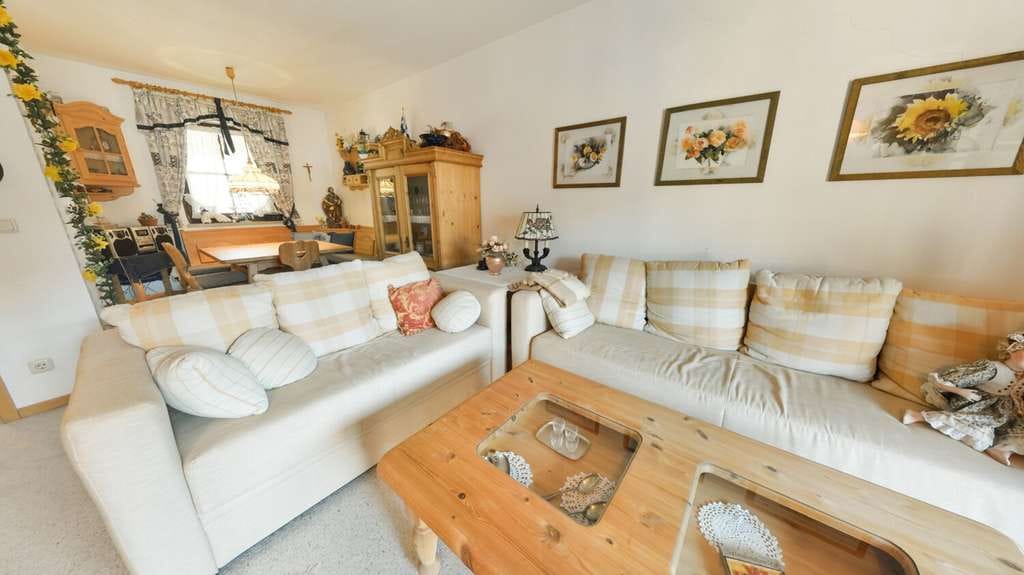 Immobilie in Kochel am See - Gemütliche 2-Zimmer-Ferienwohnung am Walchensee mit Schwimmbad & Badezugang - Bild 1
