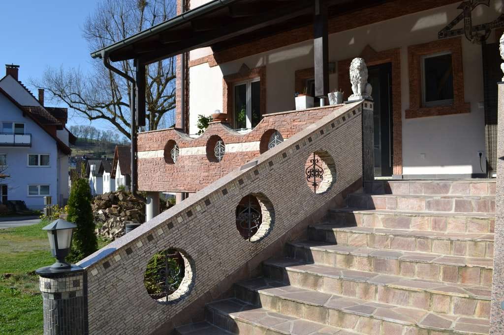 Immobilie in Leidersbach - Saniertes Familienhaus: 138m², Garten, 4 Schlafzimmer, Glasfaser-Option & neue Kita um die Ecke! - Bild 3
