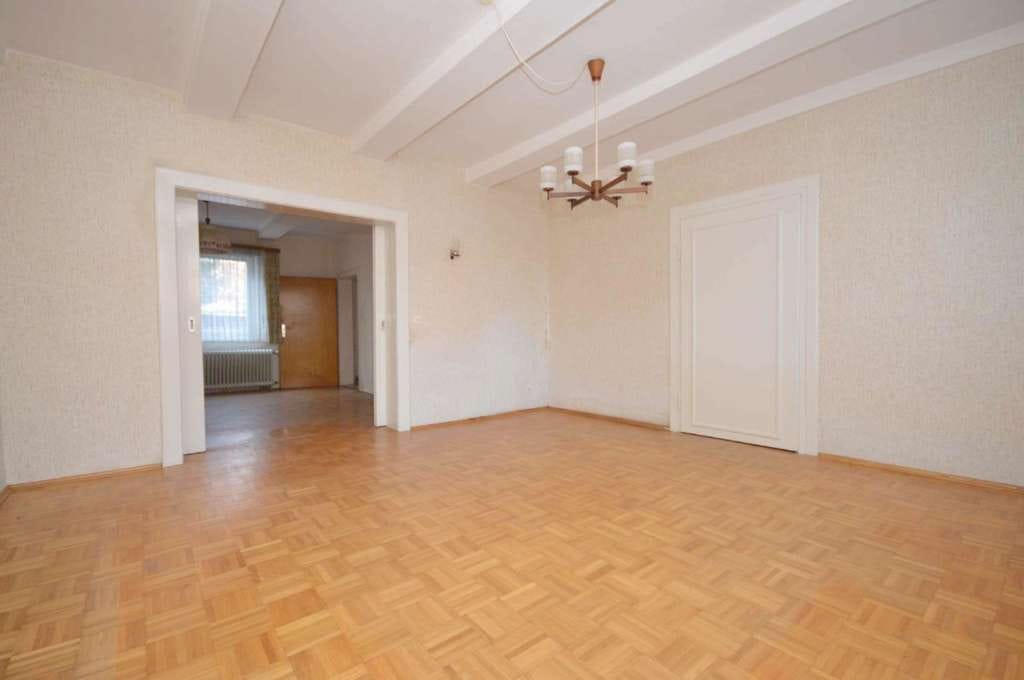 Immobilie in Langelsheim - Großes, charmantes Fachwerkhaus zum Sanieren mit Mini-Garten + Garage. - Bild 1
