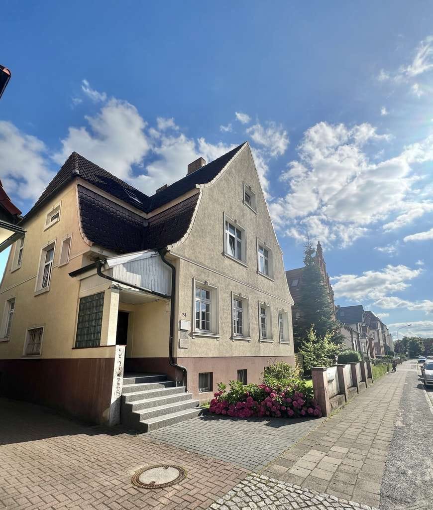 Immobilie in Hagenow - Villenartiges Mehrfamilienhaus mit drei Wohneinheiten in begehrter Lage von Hagenow - Bild 2