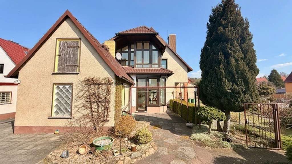 Immobilie in Bad Belzig - *** Wohnhaus mit Einliegerwohnung in ruhiger und bevorzugter Siedlungslage *** - Bild 1
