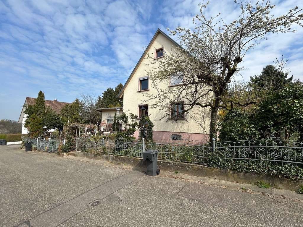 Immobilie in Lauf - Lauf - Haus mit Entwicklungspotenzial in guter Lage! - Bild 0