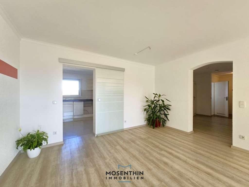 Immobilie in Salach - Attraktive und komfortable 3,5 Zi.-Wohnung  in zentraler Lage von Salach, mit Balkon, Aufzug, Garage - Bild 1