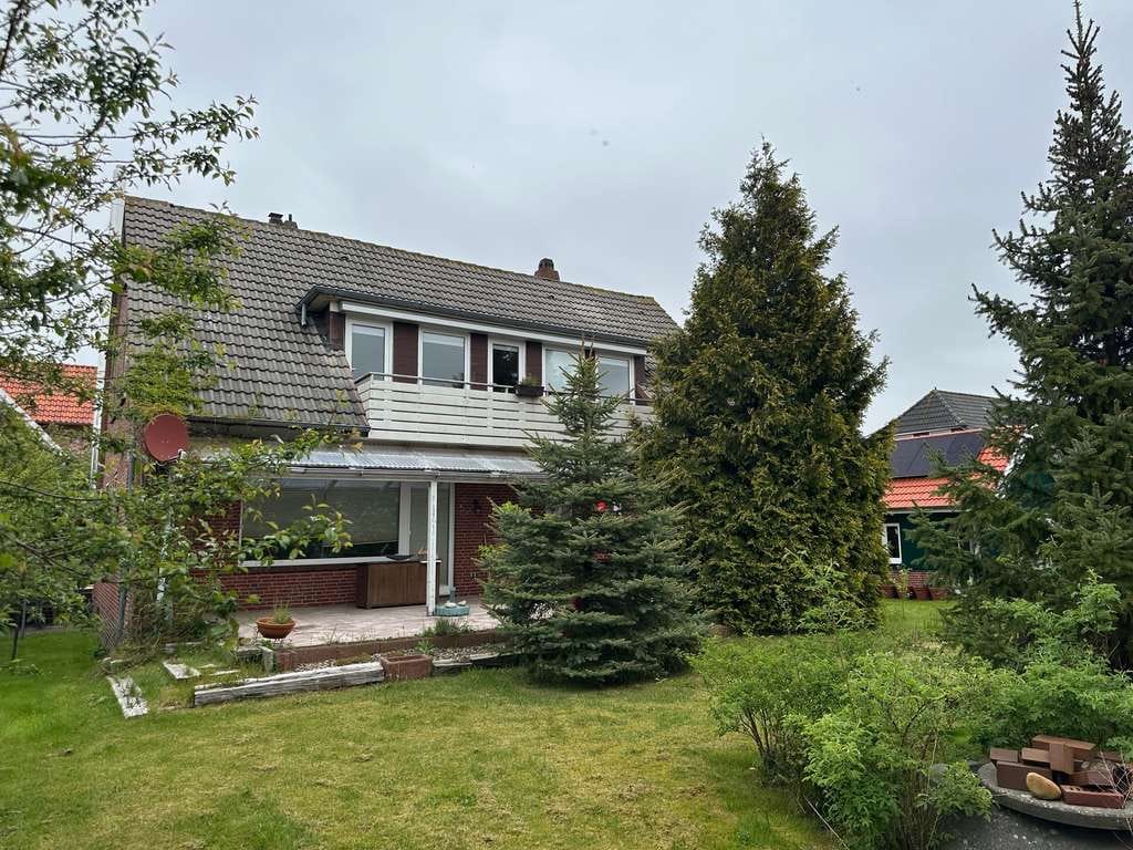 Immobilie in Langeoog - Interessantes freistehendes Einfamilienhaus mit zwei Wohnungen und einem Nebengebäude - Bild 1
