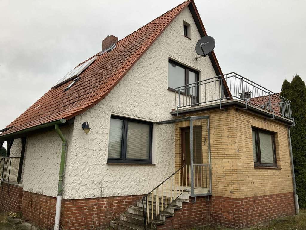 Immobilie in Leiferde - Charmantes Einfamilienhaus mit Nebengebäude in Leiferde – Ihr neues Zuhause! - Bild 2