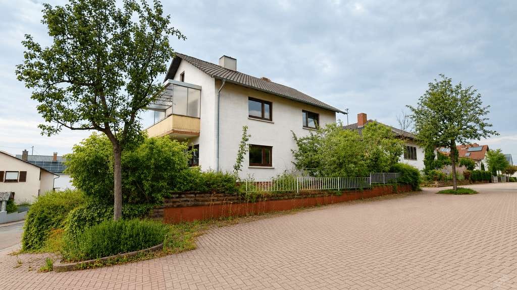 Immobilie in Hirschberg an der Bergstraße - *Niedrige Provision* Freistehendes 2-FH mit großem Potenzial in begehrter Lage von Hirschberg - Bild 2