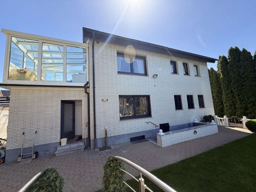 Immobilie in Harsewinkel - Schönes Einfamilienhaus - Platz für 2 Familien mit vielen Extras - Bild 1
