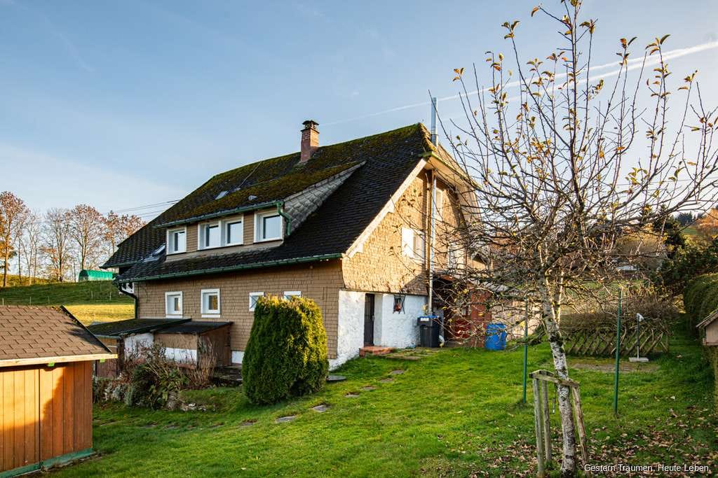 Immobilie in Hinterzarten - Seltenes Schwarzwald-Unikat mit Geschichte– freistehendes Haus in Toplage am Skilift in Hinterzarten - Bild 2