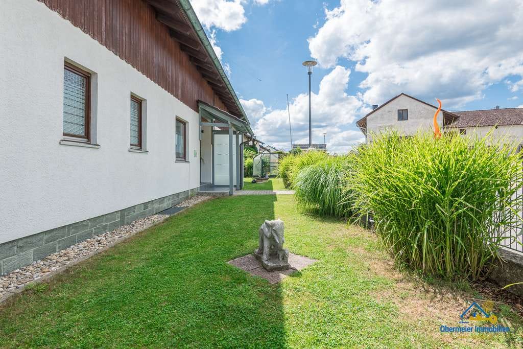 Immobilie in Ihrlerstein - Besonderes Einfamilienhaus mit Ferienapartments, Wintergarten, Sauna & Loggia und Blick auf Kelheim - Bild 4