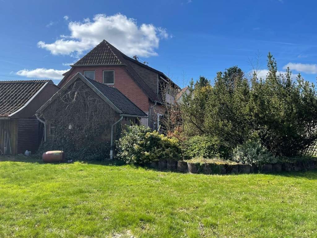 Immobilie in Südheide - Großzügiges Wohnhaus mit viel Potenzial und großem Grundstück - Bild 2