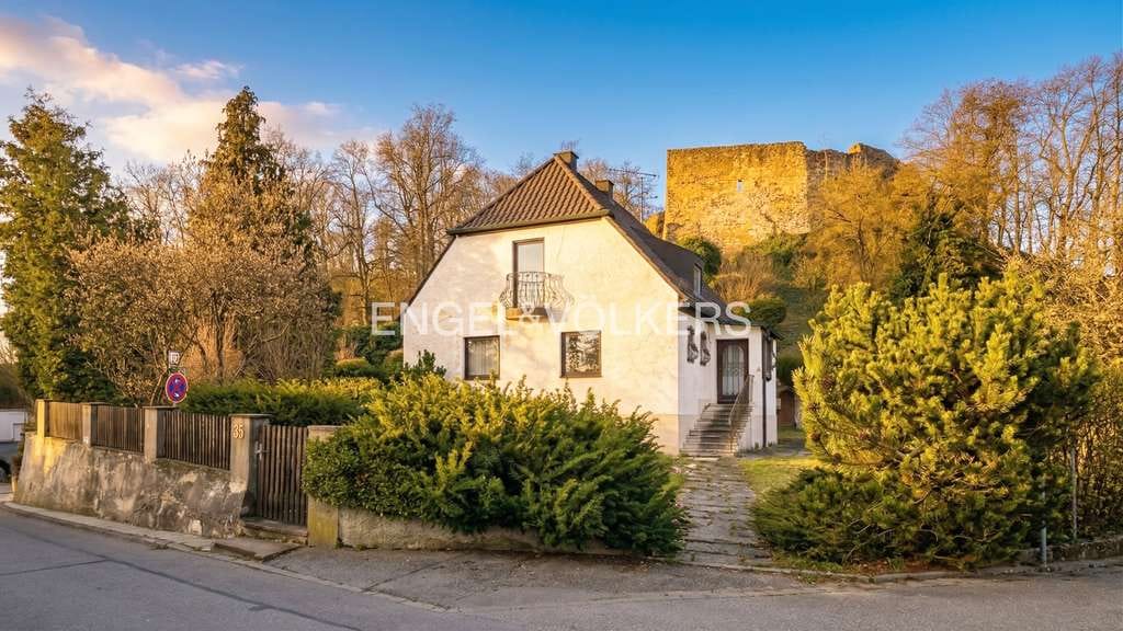 Immobilie in Donaustauf - Altbestand auf idyllisch gelegenem Grundstück in einzigartiger Lage an der Burg Donaustauf - Bild 0