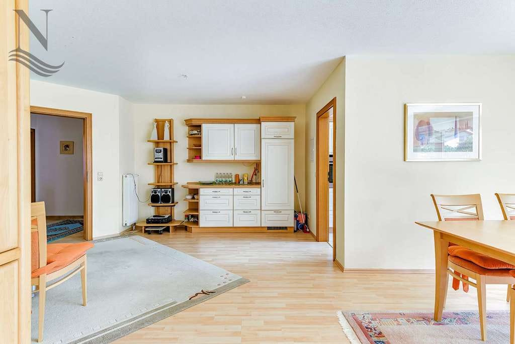Immobilie in Bernau am Chiemsee - Sonniges Wohngefühl im Chiemgau: 4-Zimmer-Wohnung mit Terrasse, Garten und drei Stellplätzen - Bild 4