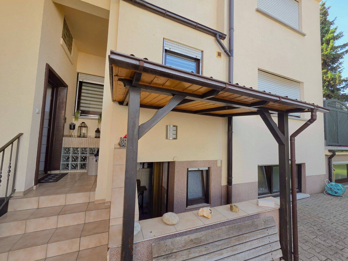 Immobilie in Obertshausen - Zweifamilienhaus mit großer Terrasse und Garten - Bild 2