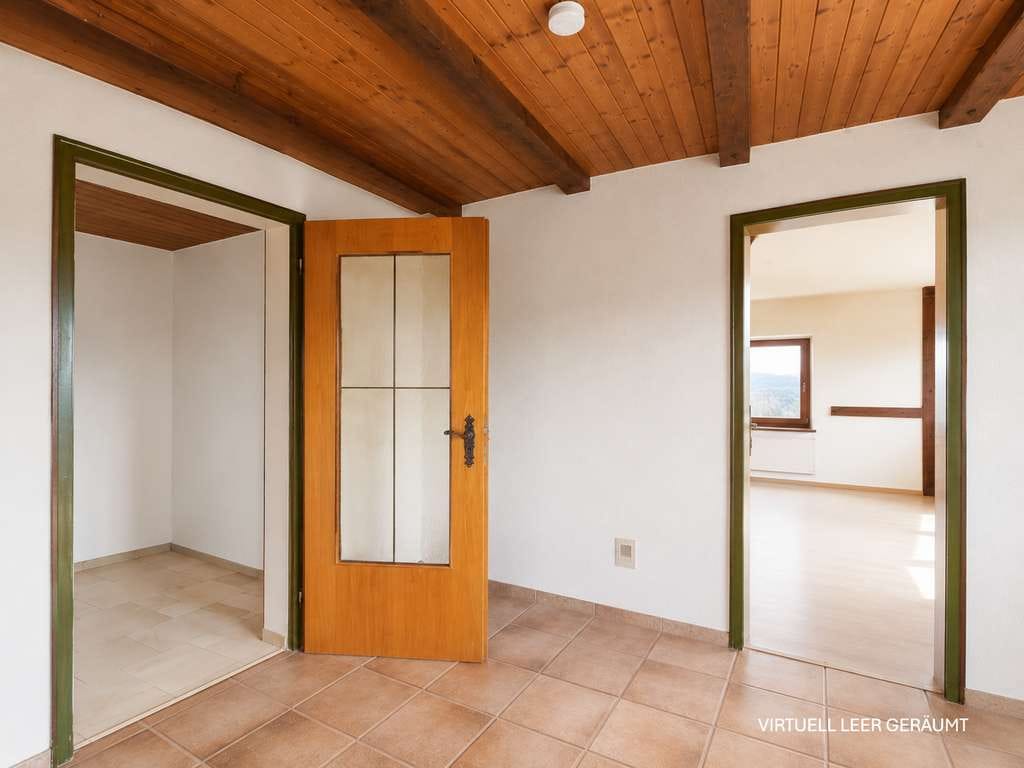 Immobilie in Heimsheim - Freistehendes Zweifamilienhaus mit Garten, großer Terrasse und Ausblick über Heimsheim - Bild 1