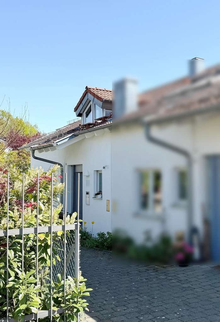 Immobilie in Schönaich - Ihr neues Zuhause: Stilvolle Doppelhaushälfte mit ELW in Bestlage von Schönaich zu verkaufen! - Bild 1