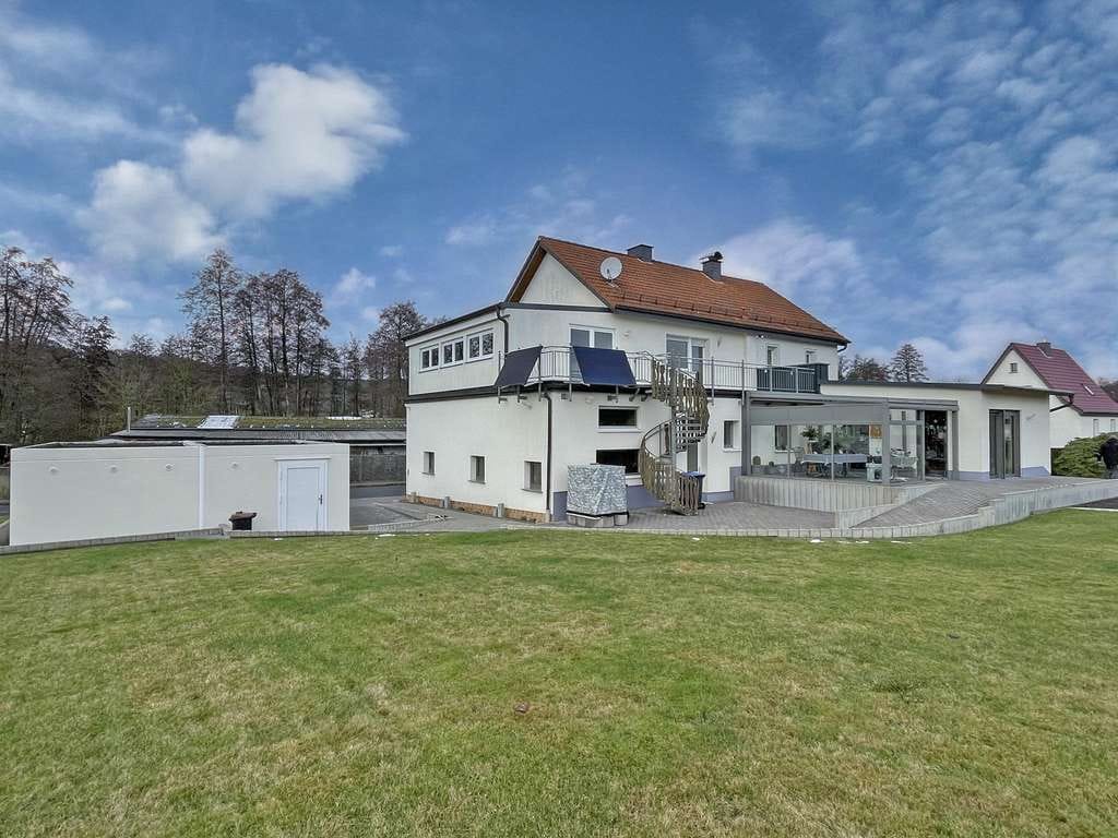 Immobilie in Hosenfeld - EINZIEHEN UND WOHLFÜHLEN – Schmuckes Ein-/Zweifamilienhaus mit großem Grundstück - Bild 4