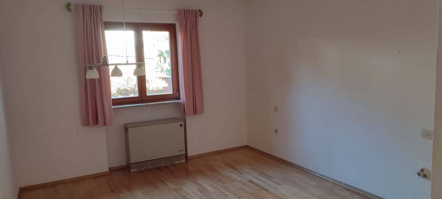 Immobilie in Großhabersdorf - Geräumiges Haus mit 3 Wohnungen und Doppelgarage - Bild 4