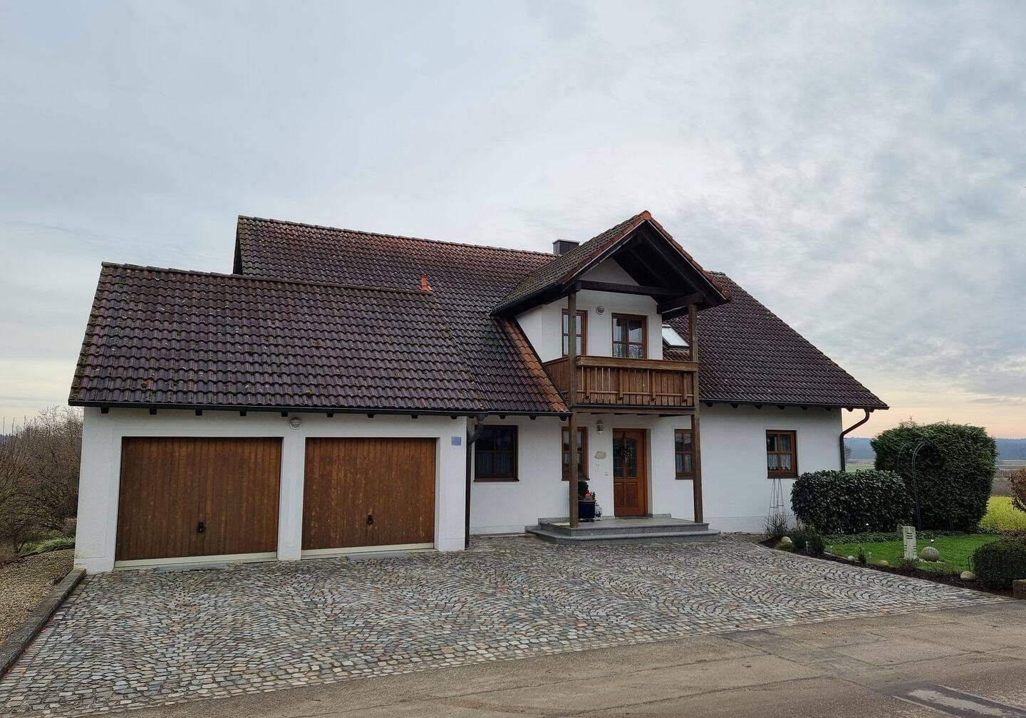 Immobilie in Geisenfeld - Landhaus in idyllischer Lage mit unverbaubarem Blick ins Ilmtal - Bild 0