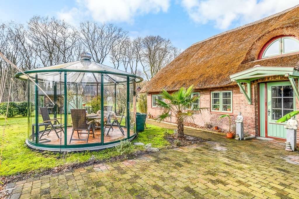 Immobilie in Süderlügum - Charmantes Reetdachhaus mit Ferienwohnung - Bild 2