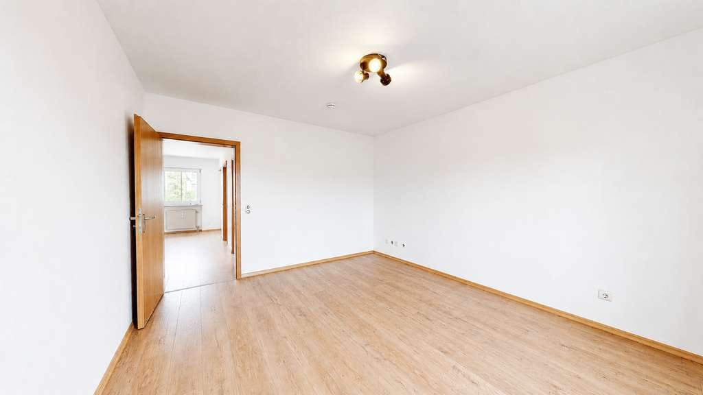 Immobilie in Metten - Sonnige 2,5-Zimmer-Wohnung mit Balkon und Garage in ruhiger Lage von Metten - Bild 4