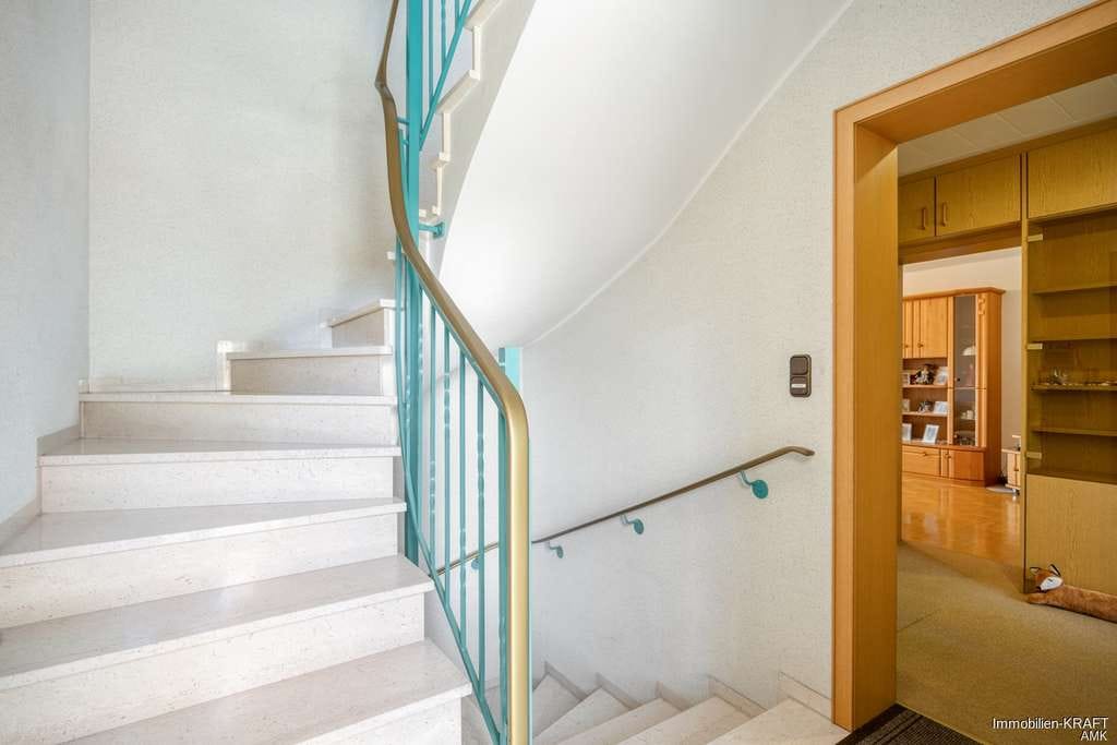 Immobilie in Ahlen - Zweifamilienhaus mit Balkon, Garten, Garage und Stellplatz - Bild 2