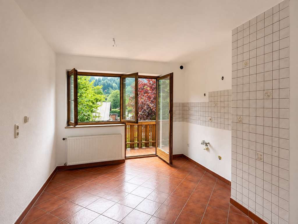 Immobilie in Berchtesgaden - Vielseitiges Wohn- und Geschäftshaus – Gewerbe, Wohnen & 8 Garagen - Bild 2