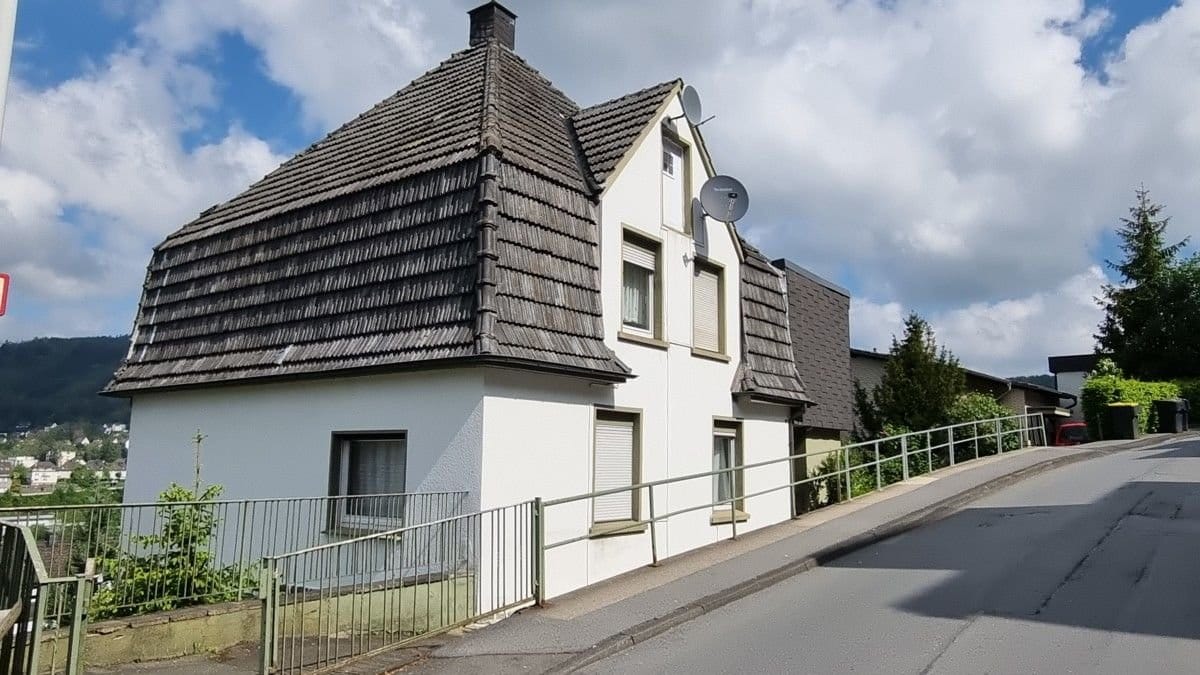 Immobilie in Werdohl - Dreifamilienhaus als Kapitalanlage oder zur Selbstnutzung - Bild 0