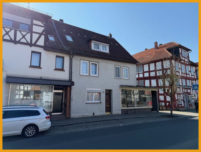 Immobilie in Schwalmstadt - GERÄUMIGES GARTENPARADIES MIT KURZEN WEGEN!
KEINE KÄUFERPROVISION! - Bild 1