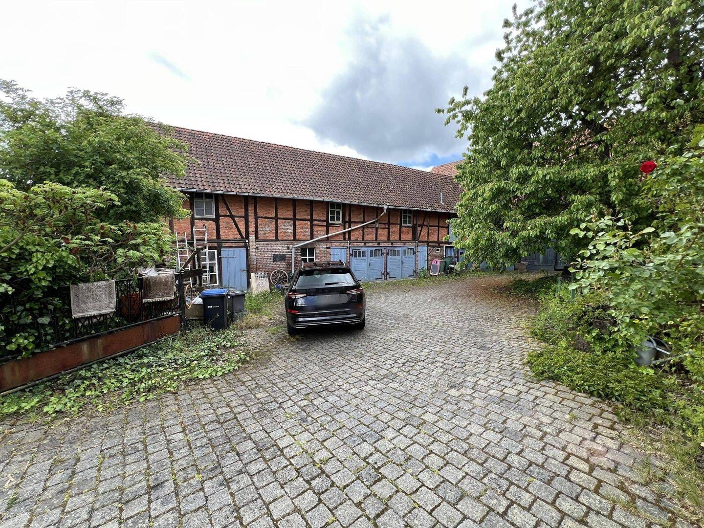 Immobilie in Gerbershausen - Dreiseitenhof mit Wohngebäude, Scheune, Lager- und Garagengebäude - Bild 0
