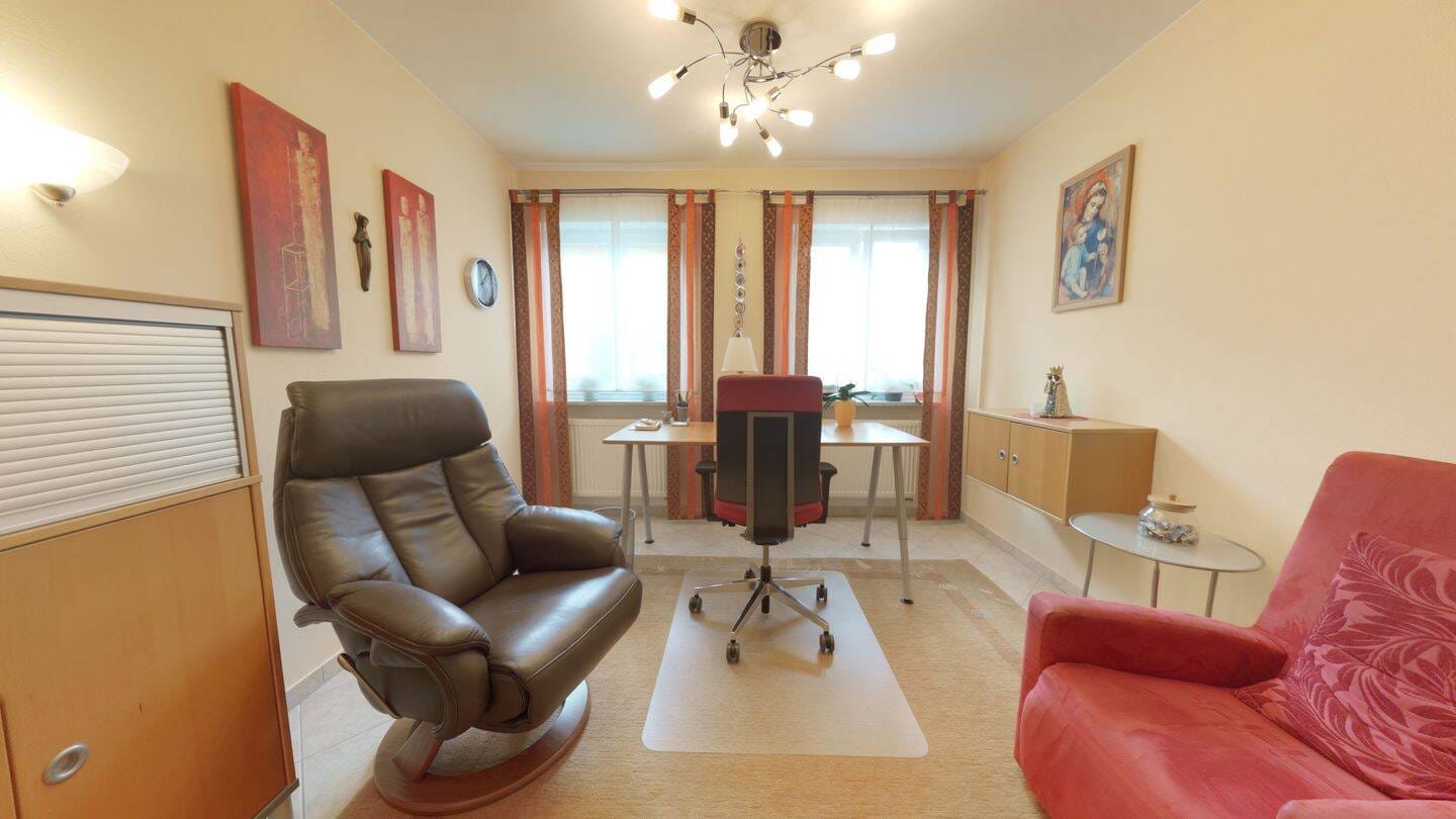 Immobilie in Schöllnach - Luxuriöses Einfamilienhaus in bester Lage mit zusätzlicher Einliegerwohnung - Bild 4