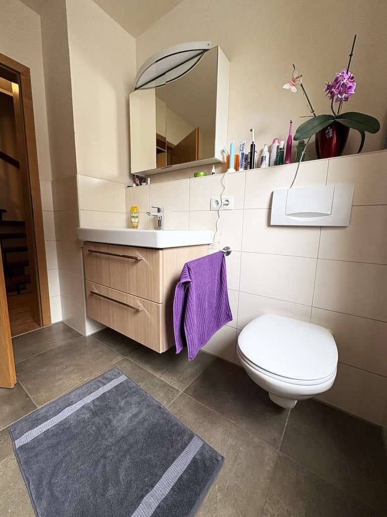 Immobilie in Bernau am Chiemsee - REH in Bernau mit DHH Charakter und kleinem Garten – sofort frei - Bild 3