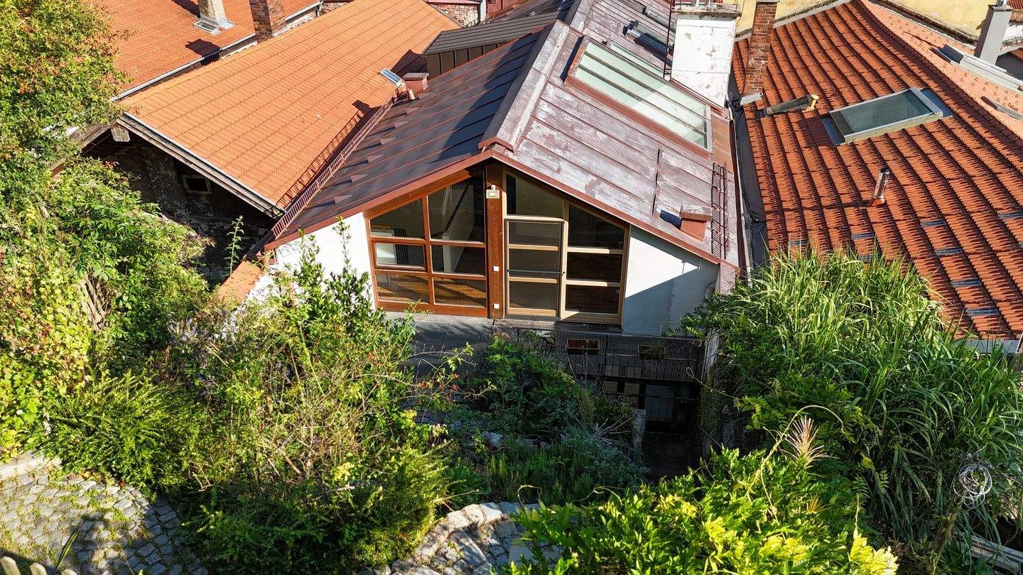 Immobilie in Burghausen - Charmantes Altstadthaus mit drei Wohnungen und einzigartigem Garten - Bild 1